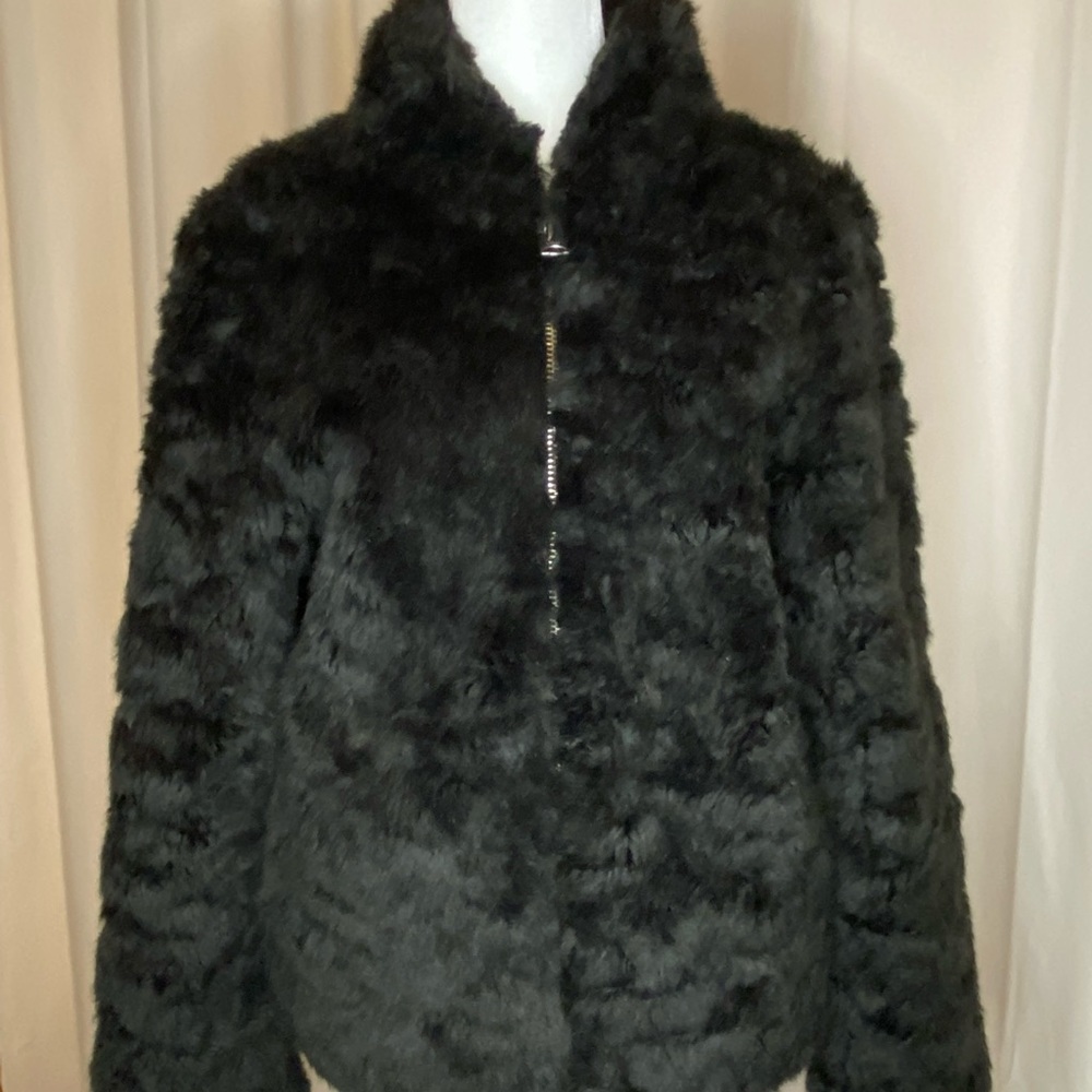Aritzia black fluffy zip up jacket size M
